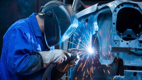 hugo auto repair tech welding