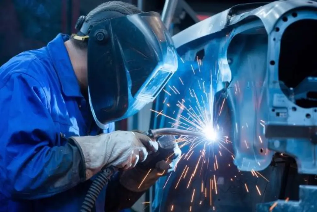 collision repair tech welding